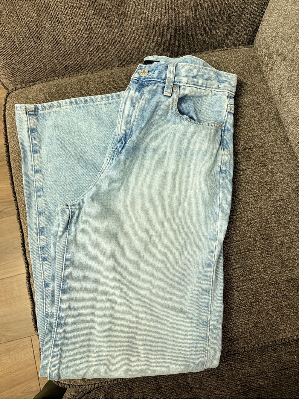 Uniqlo Women’s High-Rise Straight Jeans — Pale Blue Wash
